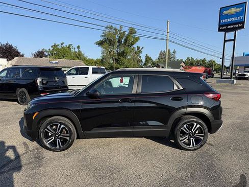 Used 2023 Chevrolet TrailBlazer LT FWD image 3