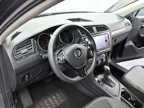 Used 2021 Volkswagen Tiguan SE FWD image 13