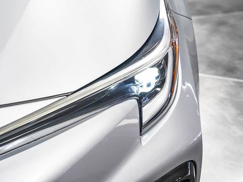 Certified 2025 Toyota Corolla SE FWD image 8