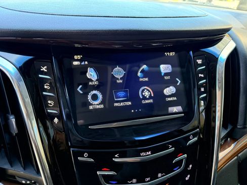 Used 2018 Cadillac Escalade ESV Luxury image 24