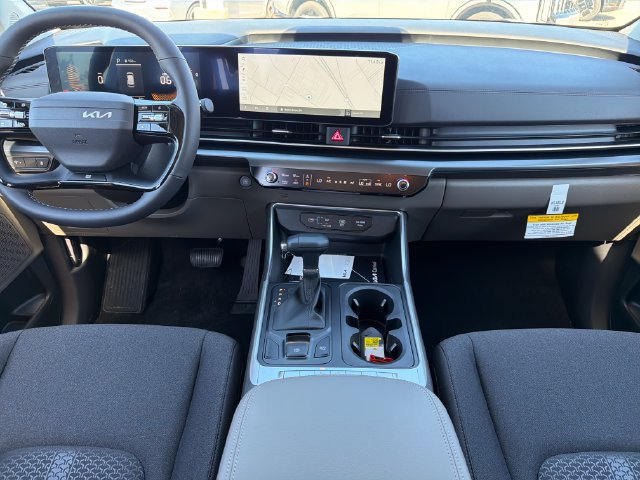 New 2027 Kia Carnival LX FWD image 9