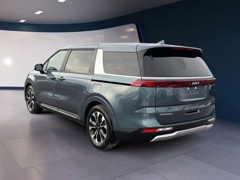 Certified 2024 Kia Carnival EX image 3
