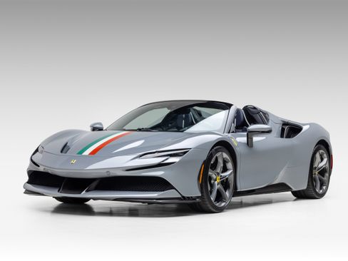 Used 2024 Ferrari SF90 Spider image 2