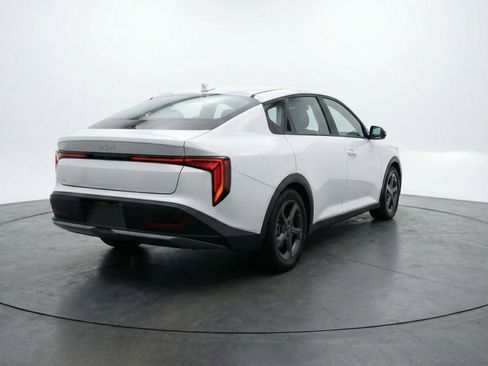Used 2025 Kia K4 FWD image 9