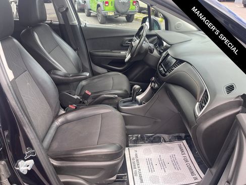 Used 2022 Chevrolet Trax LT w/ Driver Confidence Package AWD/4WD image 30