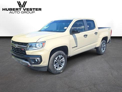 Used 2021 Chevrolet Colorado Z71 AWD/4WD image 2