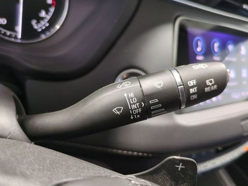 Used 2023 Cadillac XT4 Luxury w/ Cold Weather Package image 32