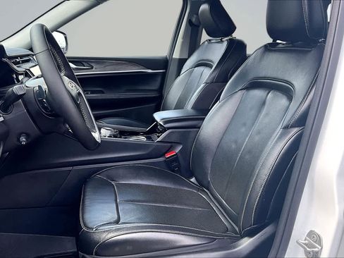 Used 2023 Jeep Grand Cherokee 4WD 4xe w/ Luxury Tech Group II image 11