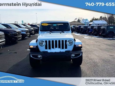 Used 2023 Jeep Gladiator Overland image 2