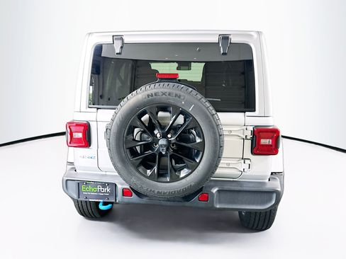 Used 2024 Jeep Wrangler Unlimited Sahara AWD/4WD image 7