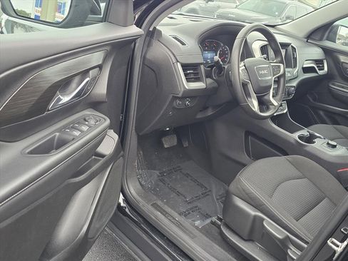 Used 2024 GMC Terrain SLE image 9