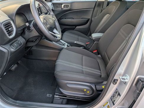 Used 2025 Hyundai Venue SEL image 11