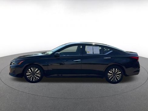 Used 2025 Nissan Altima 2.5 SV FWD image 9
