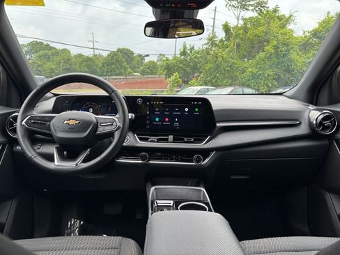 Used 2025 Chevrolet Equinox LT FWD image 32