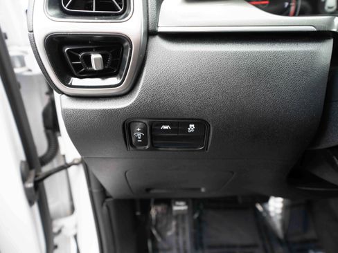 Used 2023 Kia Sorento LX image 11