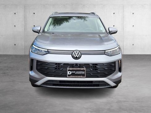 New 2025 Volkswagen Tiguan SE image 8