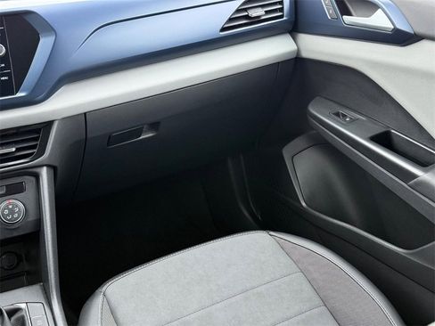 Certified 2022 Volkswagen Taos SE image 15