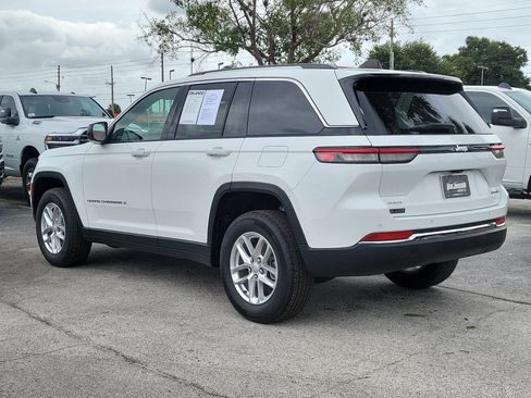Used 2023 Jeep Grand Cherokee Laredo w/ Trailer Tow Prep Group (B) AWD/4WD image 5