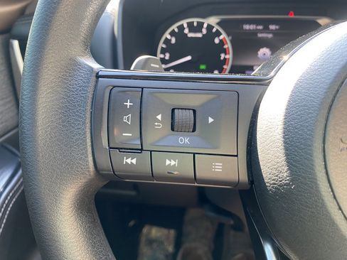 Used 2022 Nissan Rogue SV image 30