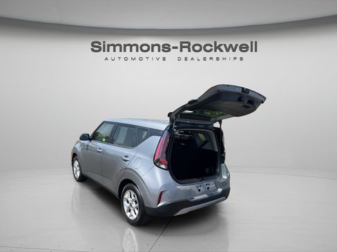 Used 2025 Kia Soul LX w/ LX Technology Package FWD image 9