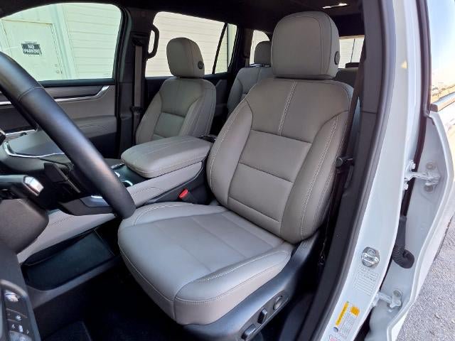 Used 2026 GMC Acadia Elevation w/ Elevation Premium Package FWD image 13