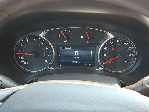 Used 2024 GMC Terrain SLE w/ Driver Convenience Package FWD image 13