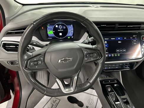 Certified 2023 Chevrolet Bolt EUV Premier w/ Sun & Sound Package FWD image 4