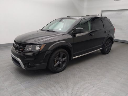 Used 2020 Dodge Journey Crossroad FWD image 2