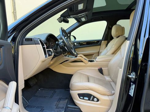 Used 2019 Porsche Cayenne image 9