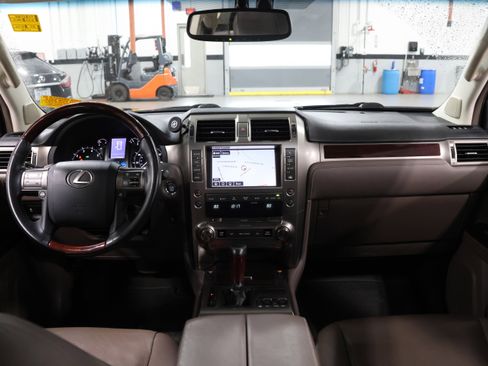 Used 2014 Lexus GX 460 image 17