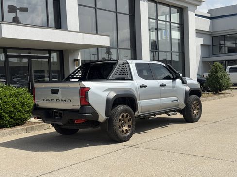 Used 2024 Toyota Tacoma 4x4 Double Cab Hybrid image 4