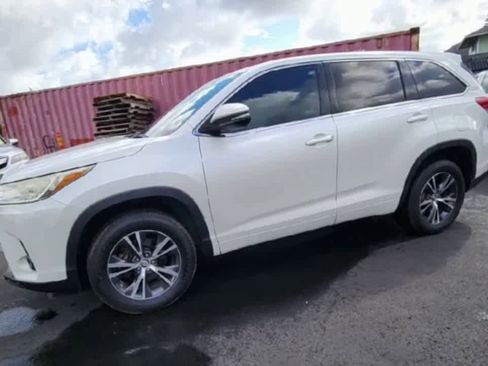 Used 2017 Toyota Highlander Plus image 9