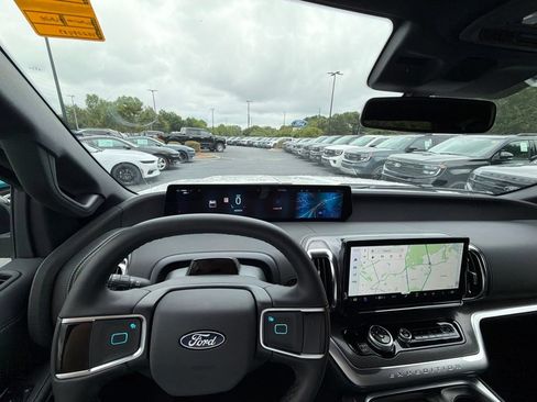 New 2027 Ford Expedition Platinum w/ Stealth Performance Package AWD/4WD image 8