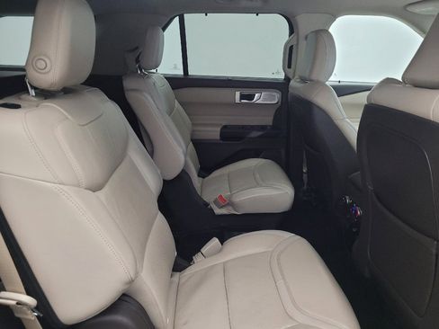 Used 2020 Ford Explorer Platinum w/ Premium Technology Package AWD/4WD image 19