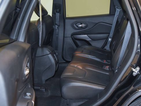 Used 2021 Jeep Cherokee Latitude Lux AWD/4WD image 12