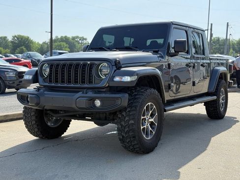 Used 2024 Jeep Gladiator Sport AWD/4WD image 2