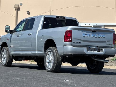 New 2026 RAM 2500 Laramie AWD/4WD image 5