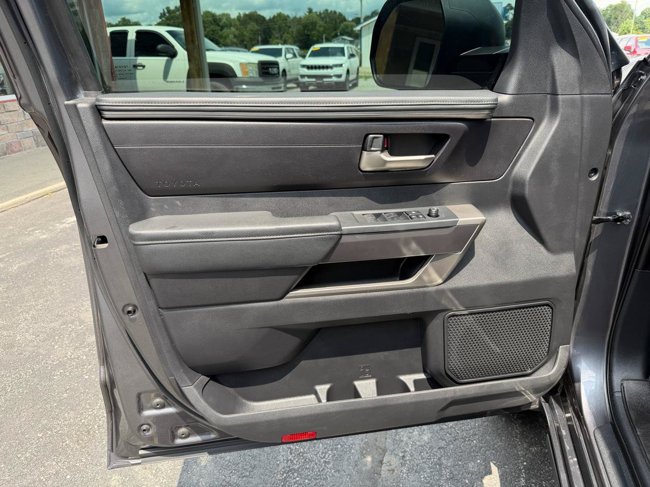 Used 2022 Toyota Tundra SR5 AWD/4WD image 12