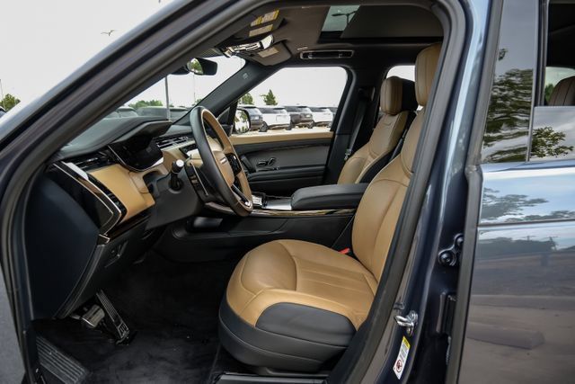 Used 2024 Land Rover Range Rover Sport Dynamic SE AWD/4WD image 4