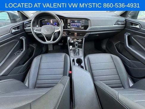 Certified 2024 Volkswagen Jetta SE w/ Panoramic Sunroof Package FWD image 15