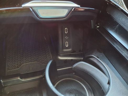 Used 2025 Mercedes-Benz GLC 300 4MATIC image 20