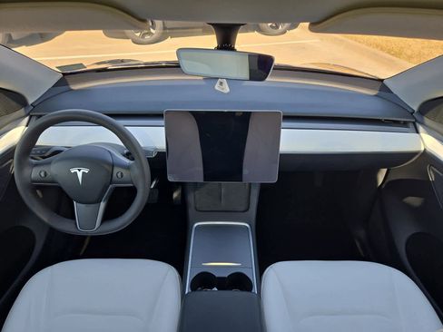 Used 2022 Tesla Model Y Long Range image 13