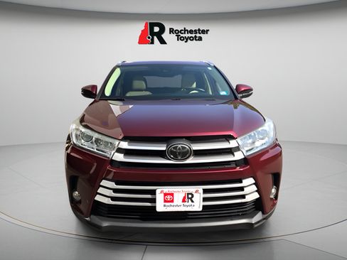 Certified 2018 Toyota Highlander XLE AWD/4WD image 2