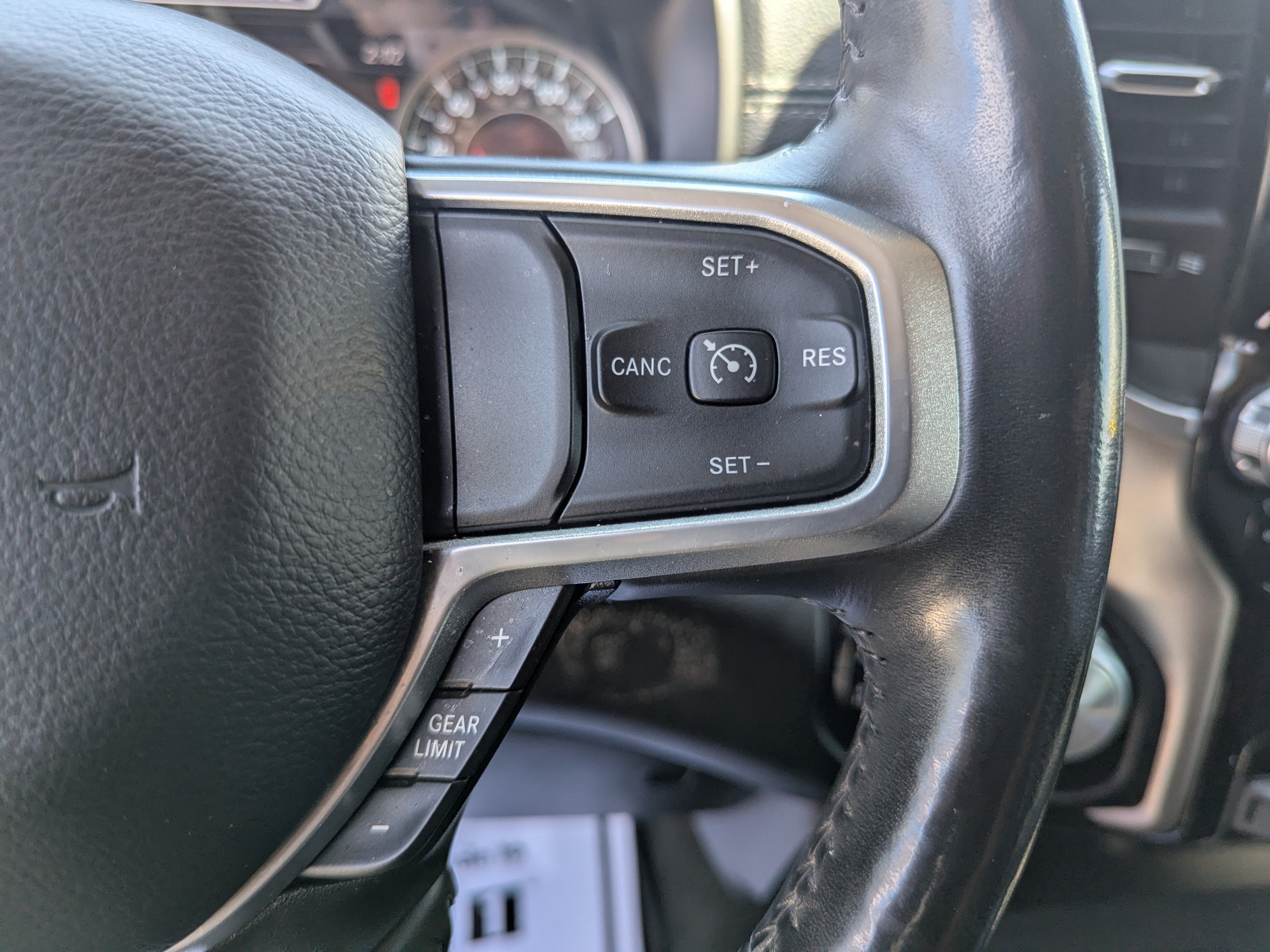 Used 2020 RAM 1500 Laramie AWD/4WD image 17