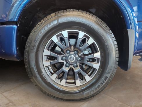 Used 2018 Nissan Titan PRO-4X w/ Pro-4x Convenience Package AWD/4WD image 30