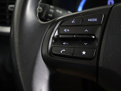 Certified 2024 Hyundai Venue SEL FWD image 36