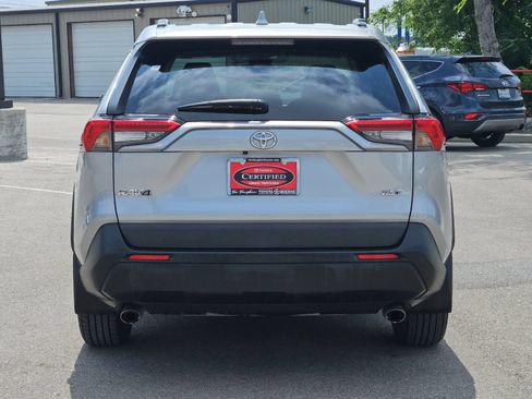 Certified 2021 Toyota RAV4 XLE w/ Convenience Package FWD image 4