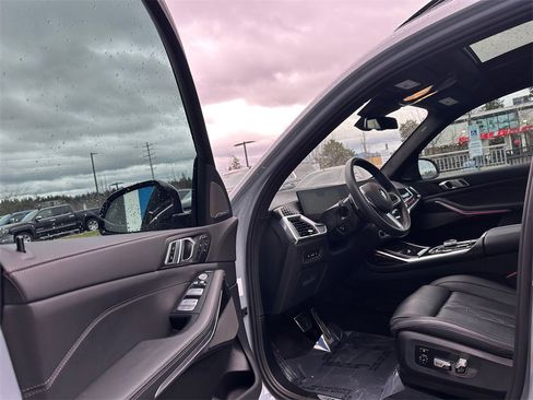 Used 2025 BMW X7 xDrive40i w/ Executive Package image 19