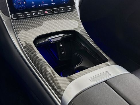 Used 2025 Mercedes-Benz GLC 350e 4MATIC image 6