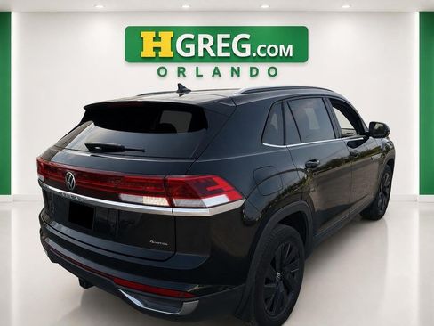 Used 2024 Volkswagen Atlas Cross Sport SE w/ Panoramic Sunroof Package AWD/4WD image 6